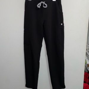 Black Figs scrubs. Top is Catarina top and bottoms and Yola skinny scrub pants